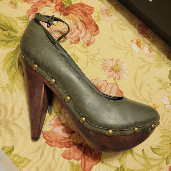 Aldo "MACEDO" Ankle Strap Shoes KHAKI GREEN Studded Size US 6.5, EU 37 Heels - Picture 2 of 4